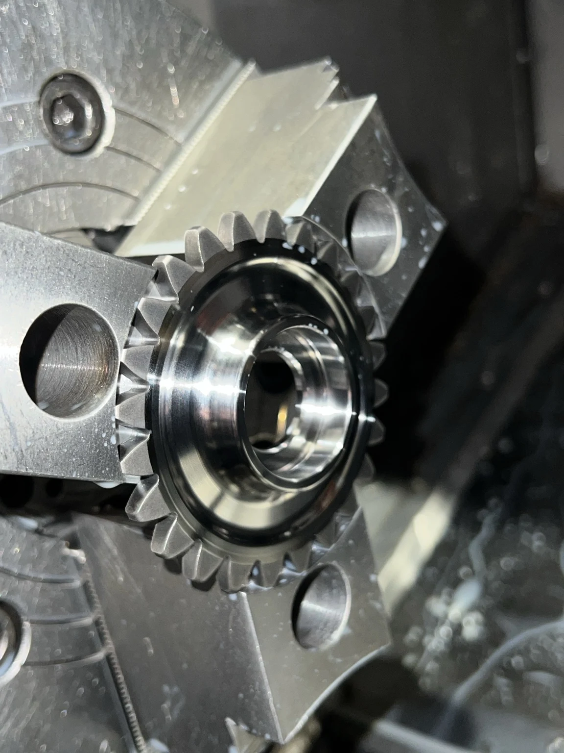 Particolare dentato in lavorazione