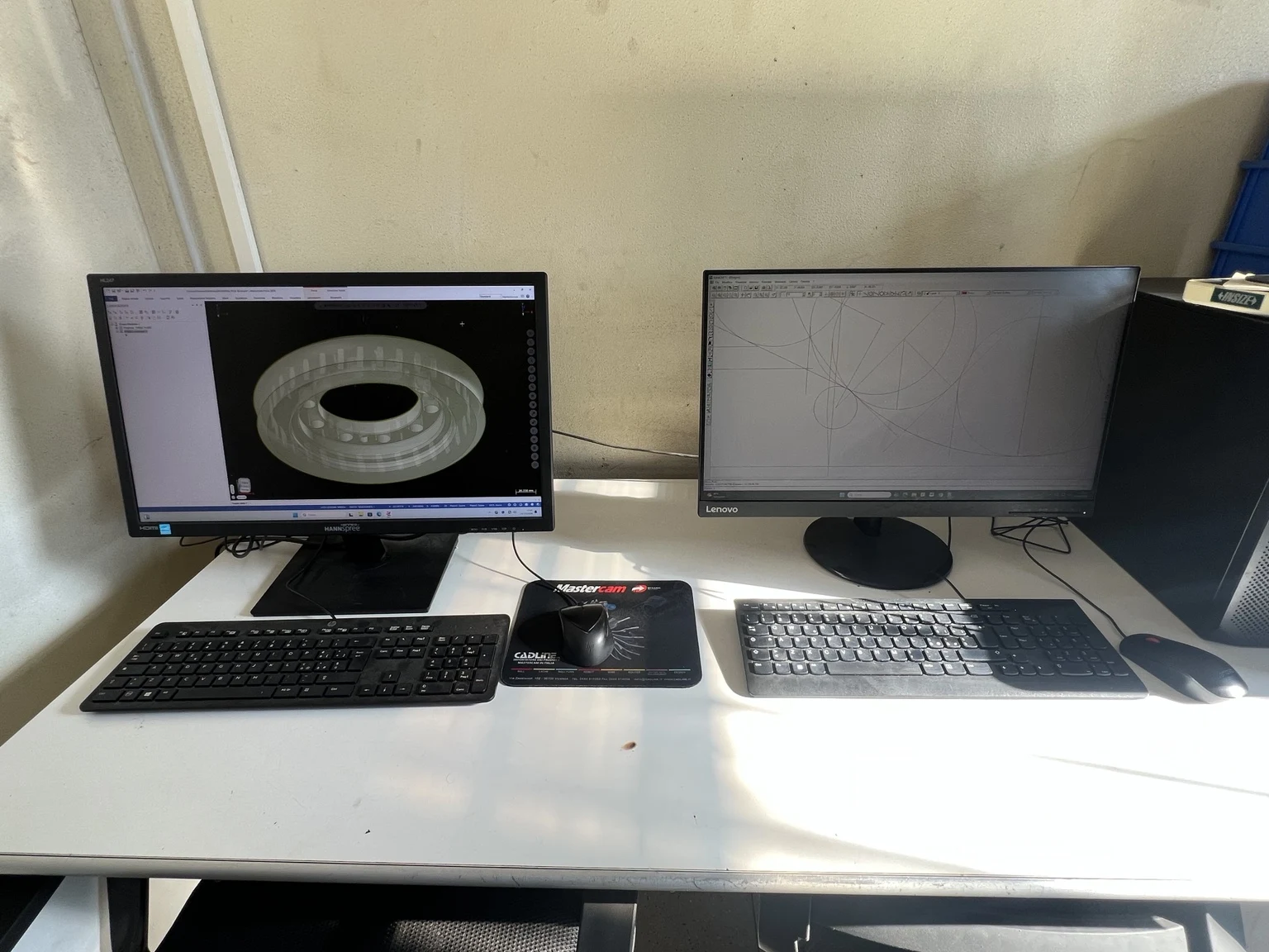 Postazione di programmazione CAD/CAM con Mastercam